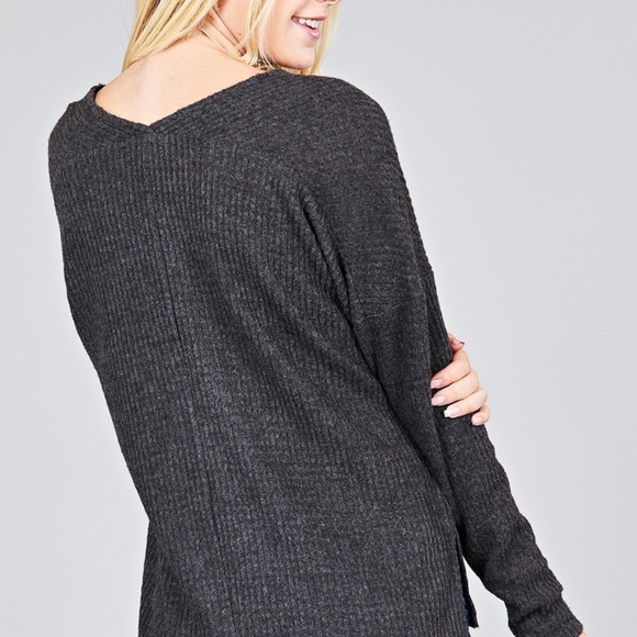 JUST 1 LEFT🎉🎉🎉 V-neck Brushed Waffle Knit Top - Picture 3 of 4